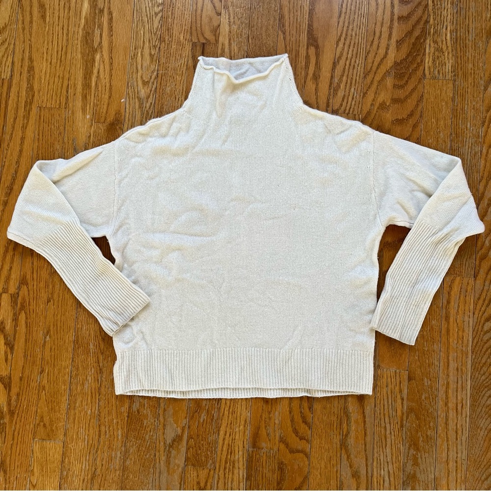 Aritzia Wilfred size M cream 100% cashmere turtleneck sweater *flawed